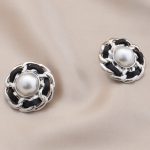 Pearl Curb Link Round Metal Earring